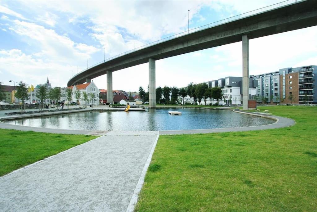 Spacious Waterfront Apartment With Free Parking - Upgraded 2024 Stavanger Ngoại thất bức ảnh